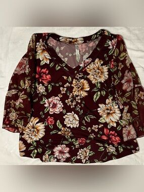 1X Floral V-Neck Blouse in Burgundy